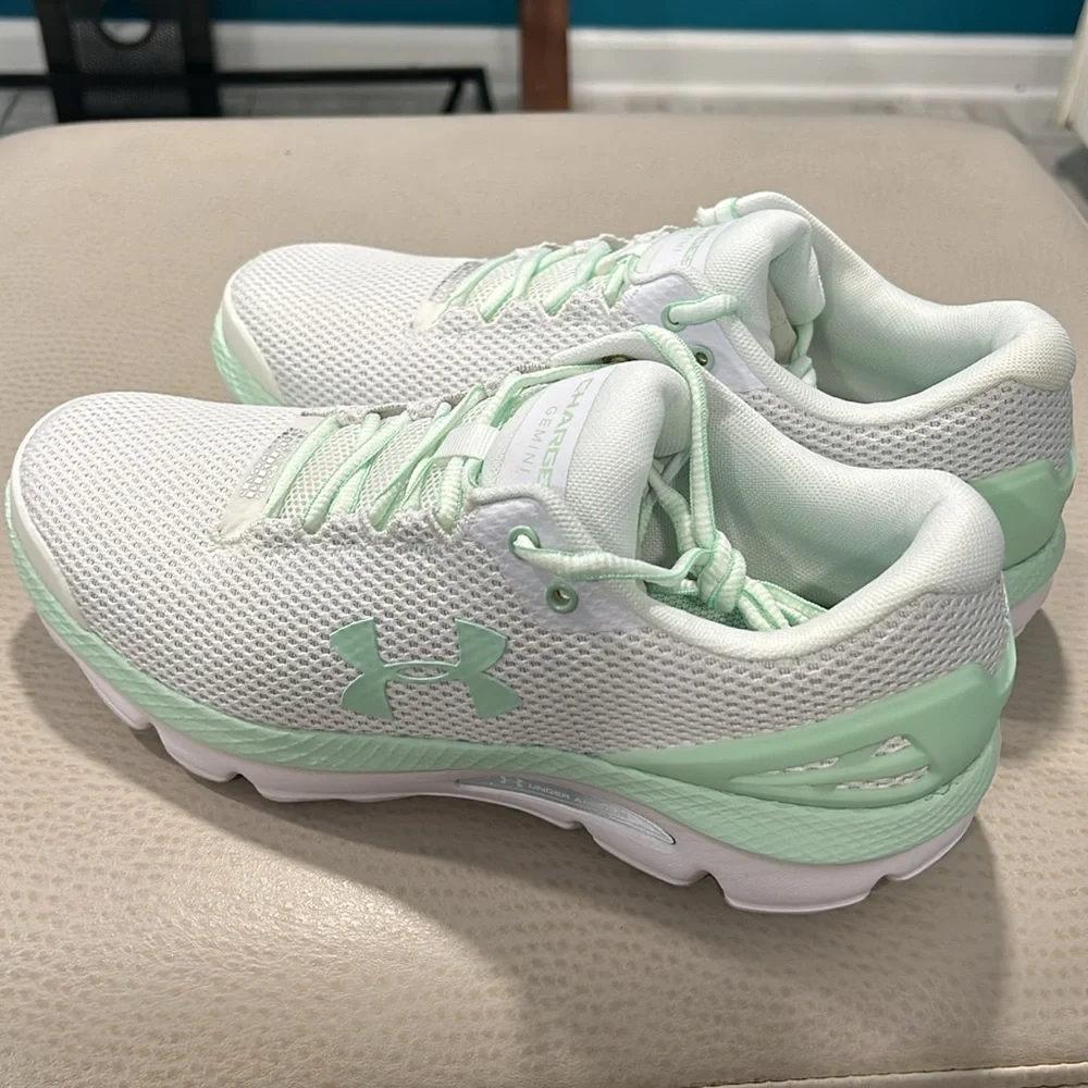 Under Armour Women Charged Gemini - Picture 8 of 10